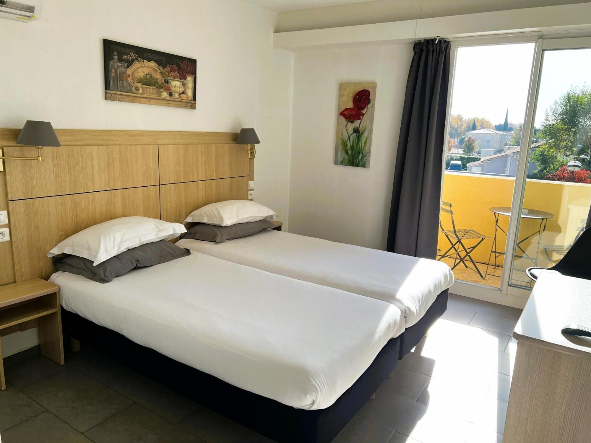 Hotel Les Nevons L'Isle-sur-la-Sorgue Bilik gambar