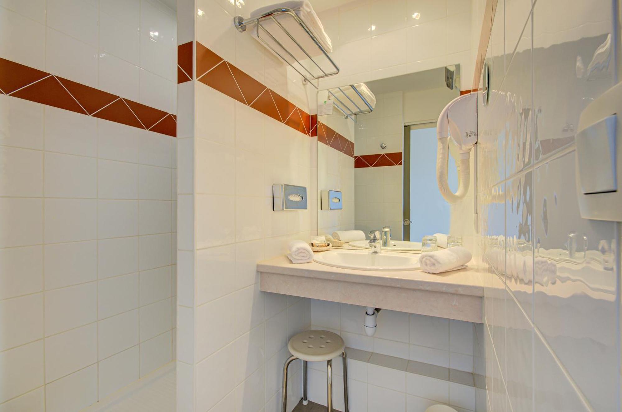 Hotel Les Nevons L'Isle-sur-la-Sorgue Bilik gambar