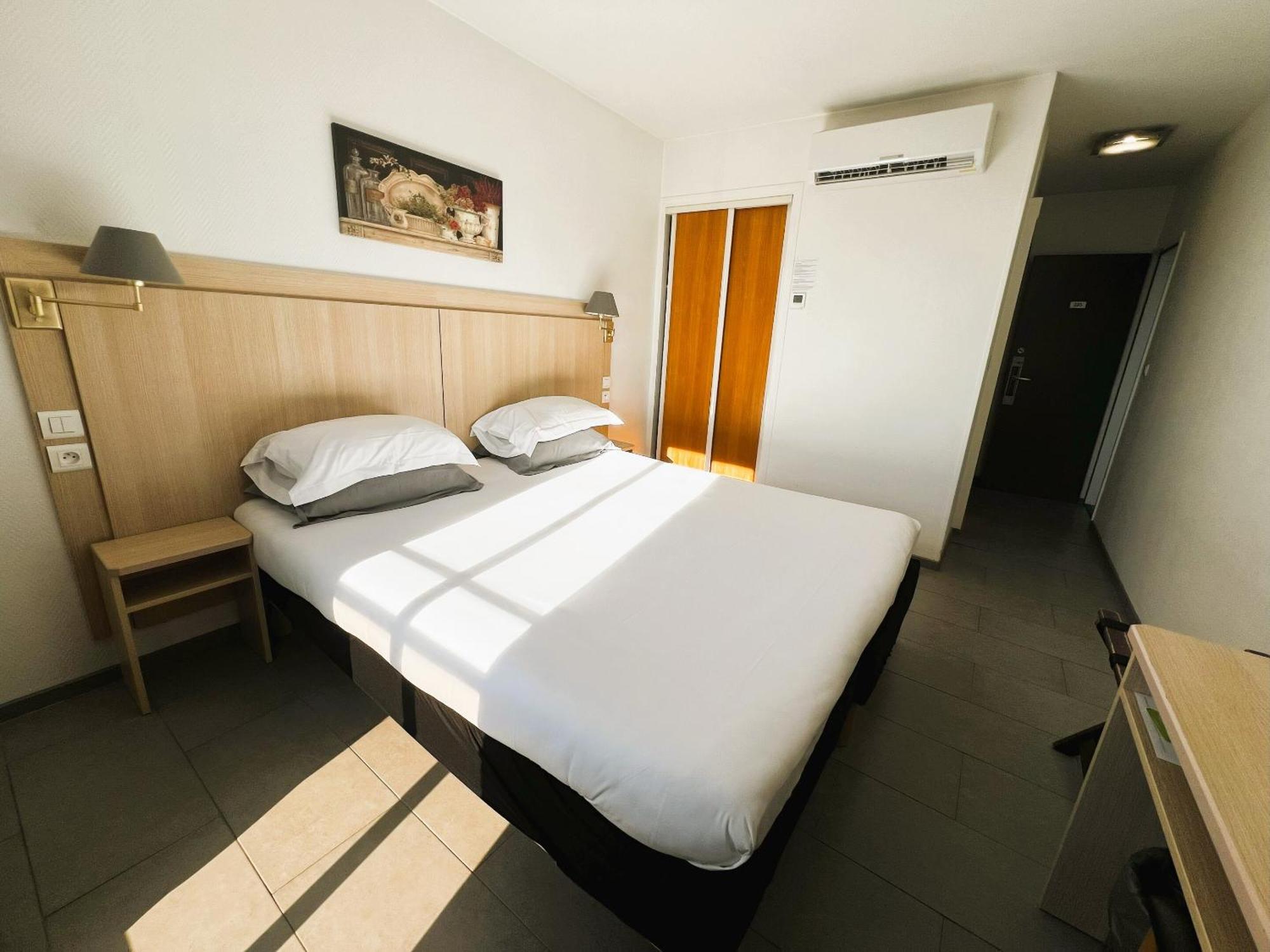 Hotel Les Nevons L'Isle-sur-la-Sorgue Bilik gambar